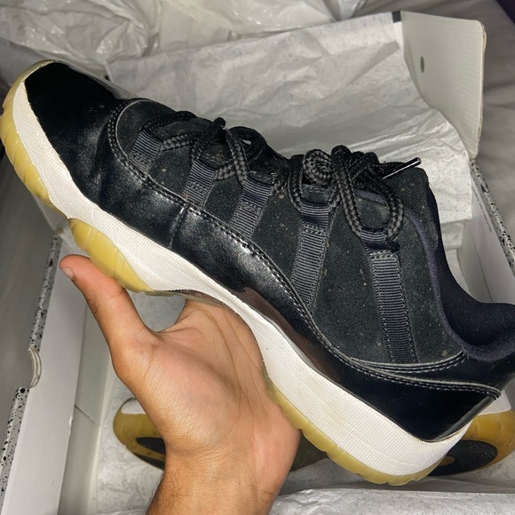 Jordan 11 Low ‘Barons’ - Picture 3 of 9